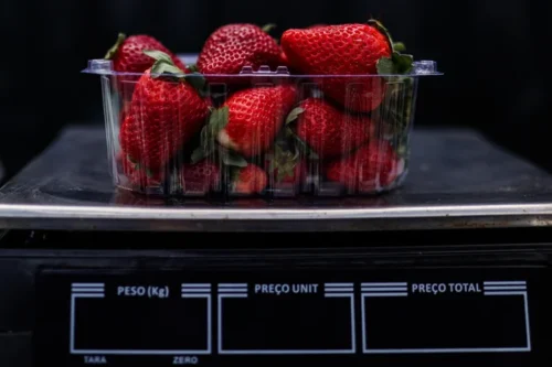 Febre do "morango do amor" aumenta procura e faz preço da fruta disparar na Ceasa, em Porto Alegre 3 5354635 6de1a90126aae5e