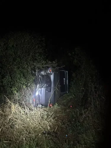 Criancas sao arremessadas de carro de Blumenau em acidente com cinco mortes no Parana 4 768x1024 1