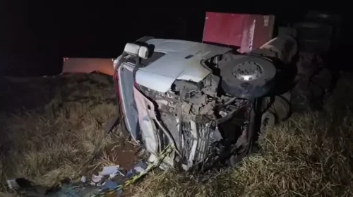 Criancas sao arremessadas de carro de Blumenau em acidente com cinco mortes no Parana 5
