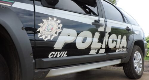 Mulher é presa por extorsão e denúncia caluniosa após aplicar golpes em homens no Litoral Norte