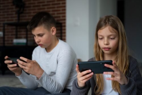 Férias Longe das Telas: O valor do Detox Digital para Crianças, Adolescentes e Adultos