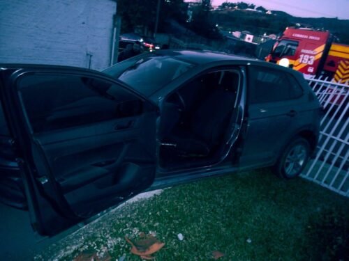 Motorista morre após ser atropelado pelo próprio carro em SC