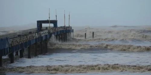 Ciclone extratropical derrubou mais um trecho de cerca de 70 metros do ponto turístico do Litoral Norte