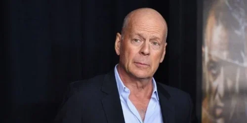 Bruce Willis tem piora em quadro de demência e não consegue mais falar, ler ou andar