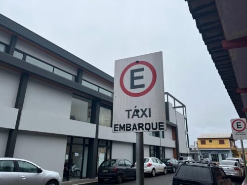 Advogado Celso Ferri denuncia uso irregular de ponto de táxi em Osório por motoristas de aplicativo