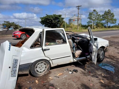 ÔNIBUS COM IDOSOS QUE SAÍRAM DE CANOAS SE ENVOLVE EM ACIDENTE FATAL EM CAPIVARI DO SUL