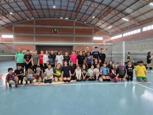 Ex-vereador Gilmar Luz inspira jovens com projeto de vôlei que já é referência no Estado