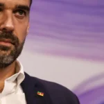 “Não gosto da ideia de um ex-presidente não poder se manifestar e menos ainda de vê-lo ser preso por isso”, diz Leite sobre prisão domiciliar de Bolsonaro