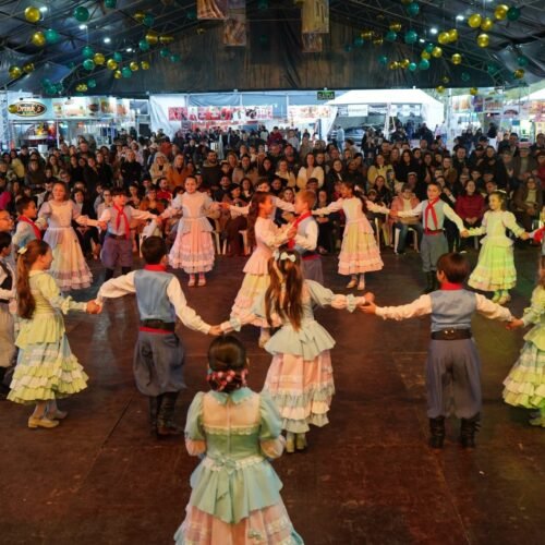 Representando as Tradições do Nosso Estado, o CTG Patrulha do Rio Grande demonstrou toda a Beleza da Dança Gaúcha