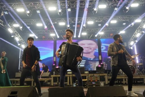 Conjunto Estação Fandangueira proporcionou ao público da 38ª FENACAN um empolgante baile, que se estendeu madrugada adentro