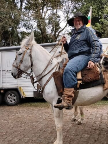 Cavaleiros da 23ª Região Tradicionalista conduzem a Chama Crioula até Osório 2 533131597 23982205678117834 2288138033202605914 n