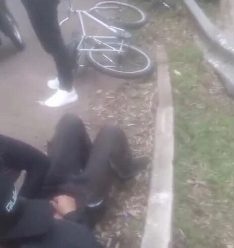 Jovem fica ferido após acidente de bicicleta durante descida no Morro da Borússia, em Osório