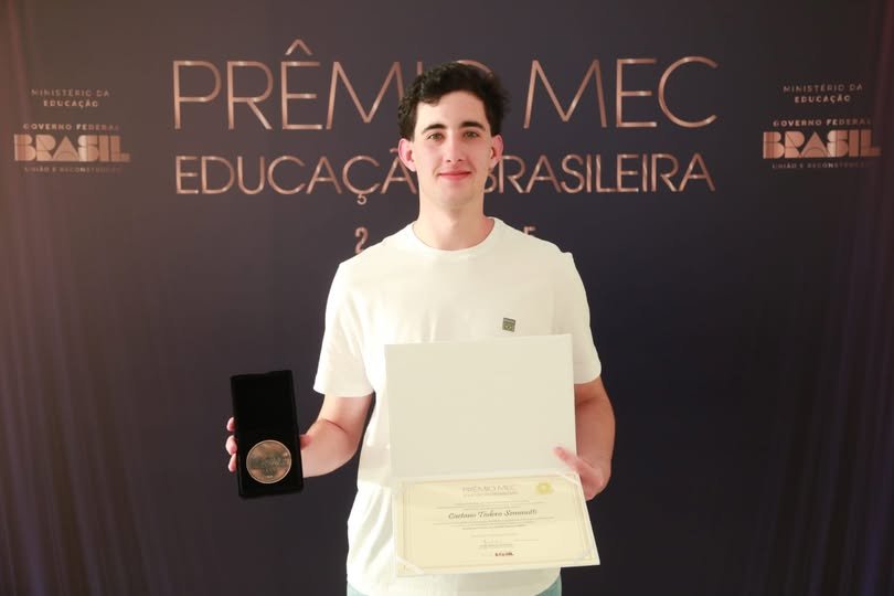 ESTUDANTE FORMADO NO IFRS CAMPUS OSÓRIO RECEBE PRÊMIO MEC DA EDUCAÇÃO BRASILEIRA 1 535230443 1194390379396194 2856617013321054959 n