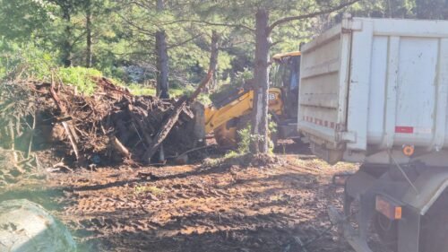 PREFEITURA DE OSÓRIO REALIZA O RECOLHIMENTO DE LIXO DE DESCARTE IRREGULAR NA BORÚSSIA