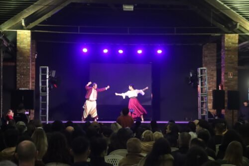 MOSTRA COREOGRÁFICA DO BAILA LITORAL ENCANTA O PÚBLICO NA NOITE DE SEXTA-FEIRA EM OSÓRIO