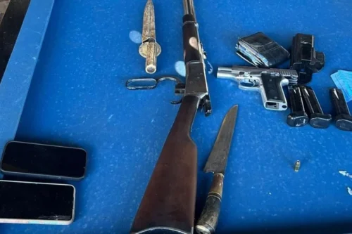 Mulher e pai são mortos a tiros na Ilha dos Marinheiros; ex-companheiro é suspeito