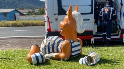Idoso perde controle de veículo e atinge estrutura de posto de combustível em Osório 2 539403726 24070254629312938 1838748416298889360 n