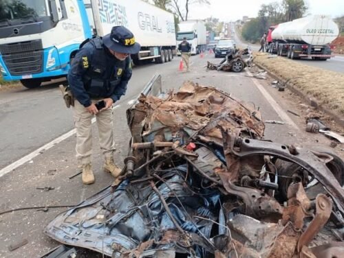 VEÍCULO PARTIU AO MEIO EM GRAVE ACIDENTE NA BR-376, ENTRE MARIALVA E SARANDI