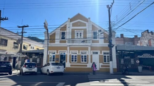 Espetáculo teatral Simplesmente Fluir será a atração na sexta-feira na Biblioteca Pública