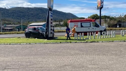 Idoso perde controle de veículo e atinge estrutura de posto de combustível em Osório 1 540949719 24070254545979613 1631227848798342631 n