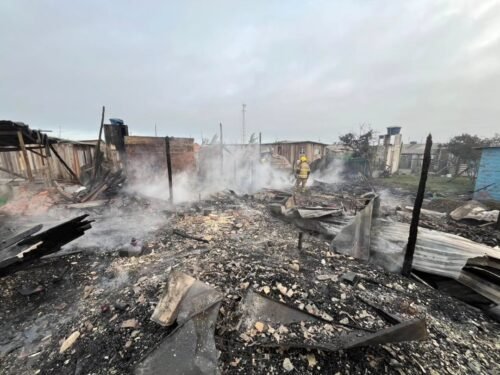Incêndio atinge 4 casas, no distrito de Mariápolis, em Osório