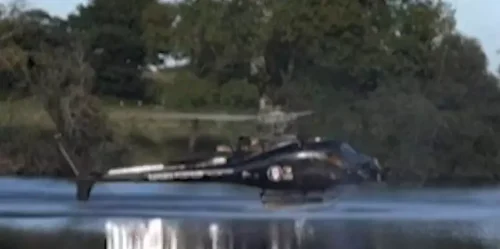 Helicóptero de combate a incêndios cai em lago na França