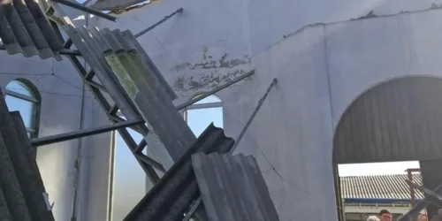 Estrutura de igreja fica comprometida com a passagem do ciclone extratropical em Tramandaí