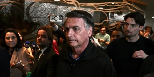 Moraes decreta prisão domiciliar de Jair Bolsonaro