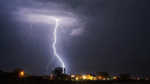 RS REGISTRA QUASE 300 MIL RAIOS EM 24 HORAS