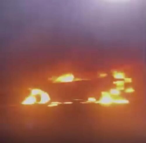 Veículo fica totalmente destruído por incêndio na Freeway em Osório