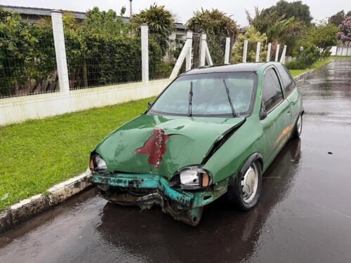 Motorista perde o controle do seu carro e atinge poste em Osório