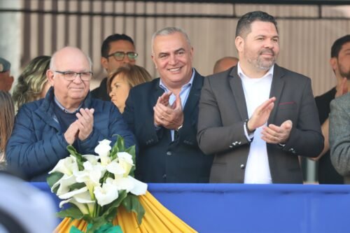 PÚBLICO PRESTIGIA O DESFILE CÍVICO DE OSÓRIO QUE REUNIU MAIS DE 60 ENTIDADES