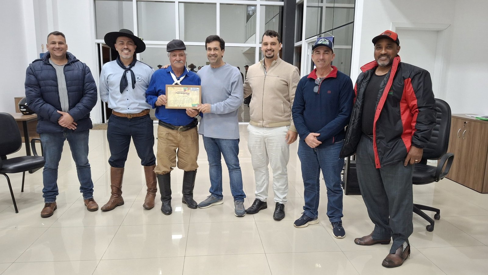 HOMENAGEADO DA SEMANA FARROUPILHA DE OSÓRIO RECEBE CERTIFICADO DE RECONHECIMENTO 3 547371668 1213541817481050 3298069567441888009 n