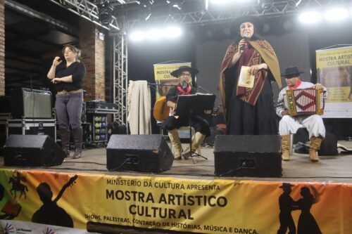MOSTRA ARTÍSTICO CULTURAL ENCERRA PROGRAMAÇÃO DE SHOWS DA SEMANA FARROUPILHA DE OSÓRIO