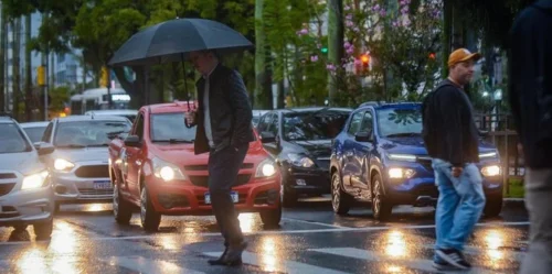 Quinta-feira terá chuva forte e risco de temporais no RS