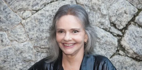 Morre a cantora Angela Ro Ro, aos 75 anos, no Rio de Janeiro
