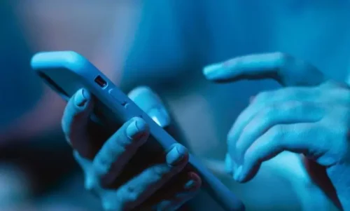 Celular e internet ganham novas regras para reajuste de planos e corte por inadimplência; entenda