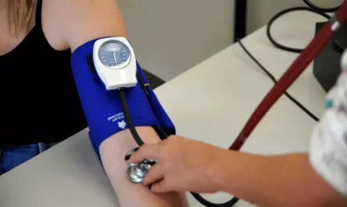 Pressão 12 por 8 passa a ser considerada pré-hipertensão no Brasil