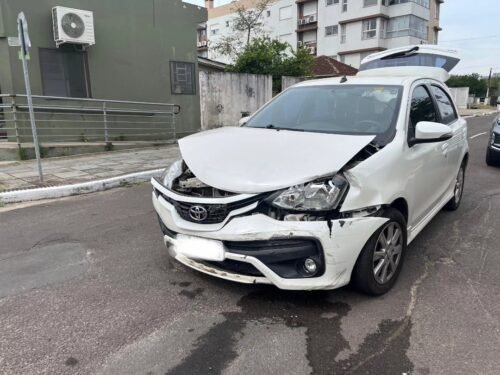 Colisão entre dois veículos assusta motoristas no centro de Osório nesta Sexta-feira