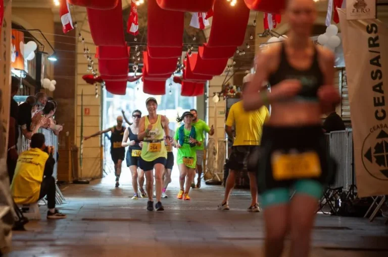 Em manhã de festa, meia-maratona celebra 156 anos do Mercado Público em Porto Alegre 5 05102025 meiamaratona 7468