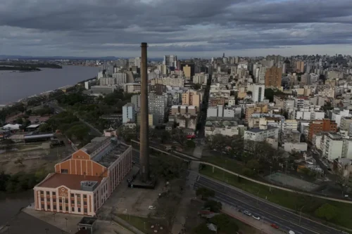 Saiba o que vai acontecer com a chaminé da Usina do Gasômetro