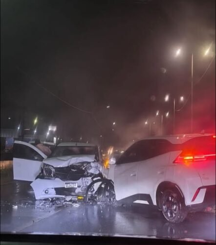 Um acidente envolvendo um carro elétrico chamou a atenção das equipes de emergência pela complexidade do atendimento