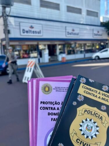 8° BPM e Polícia Civil realizam barreira educativa em Osório para conscientizar sobre a violência doméstica