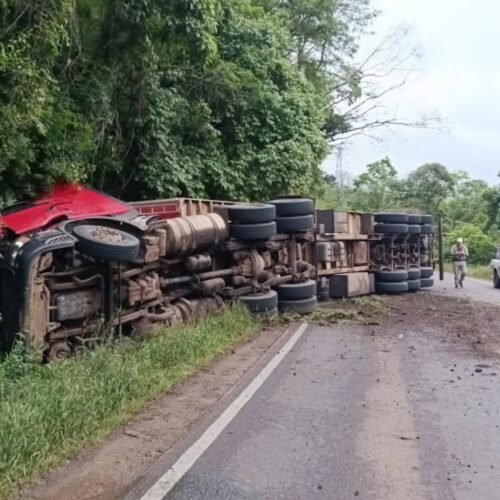 Caminhoneiro morre em acidente na ERS-324 em Vila Maria
