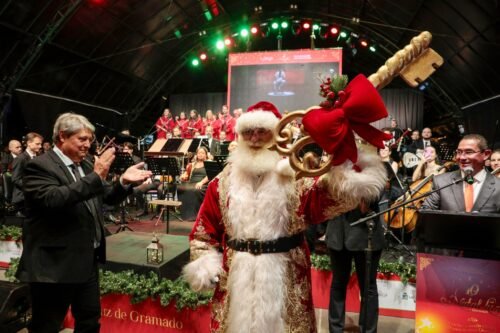 Com grande público, Caminho de Luzes resgata tradição na abertura do 40° Natal Luz de Gramado