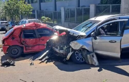 Carro despenca de estacionamento e atinge veículos em Novo Hamburgo, diz polícia