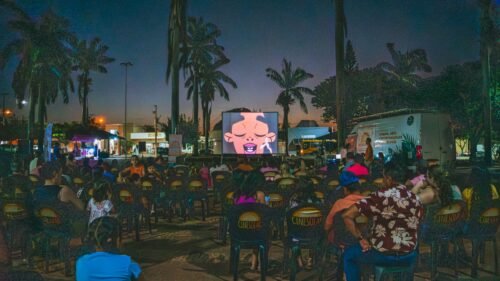 Furgão do CineSolar estaciona em Osório com sessões de cinema movido a energia solar, pipoca e atrações de graça para as famílias