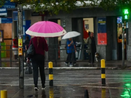 Frente fria avança e provoca chuva em grande parte do RS neste Sábado