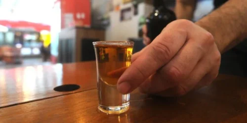 Saúde de Porto Alegre confirma caso de intoxicação por metanol com origem em São Paulo