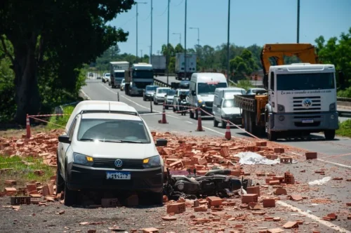 10112025 acidente tijolos 2831